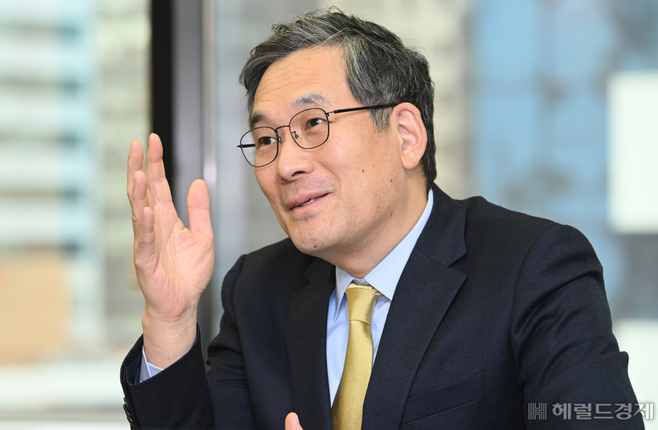 박종학 베어링자산운용 대표가 13일 서울 중구 을지로 베어링자산운용 사무실에서 헤럴드경제와 인터뷰를 하고 있다. 임세준 기자