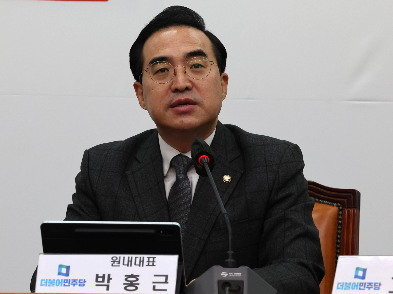 더불어민주당 박홍근 원내대표가 16일 국회에서 열린 최고위원회의에서 발언하고 있다. 연합뉴스