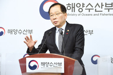 조승환 해양수산부 장관이 15일 제4차 항만배후단지 개발 종합계획을 설명하고 있다. [해양수산부 제공]