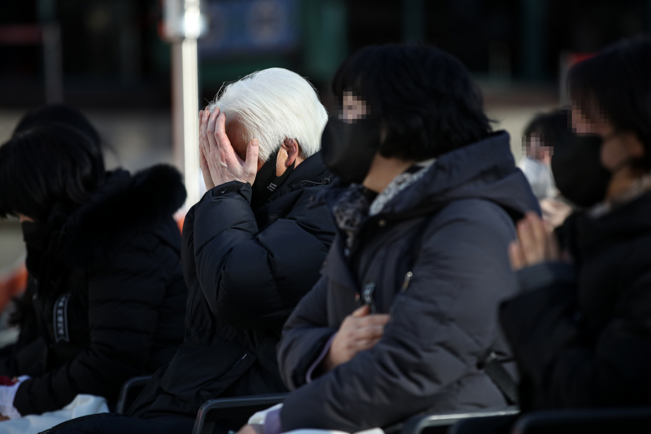 Bereaved families bid farewell to Itaewon victims on 49th day after