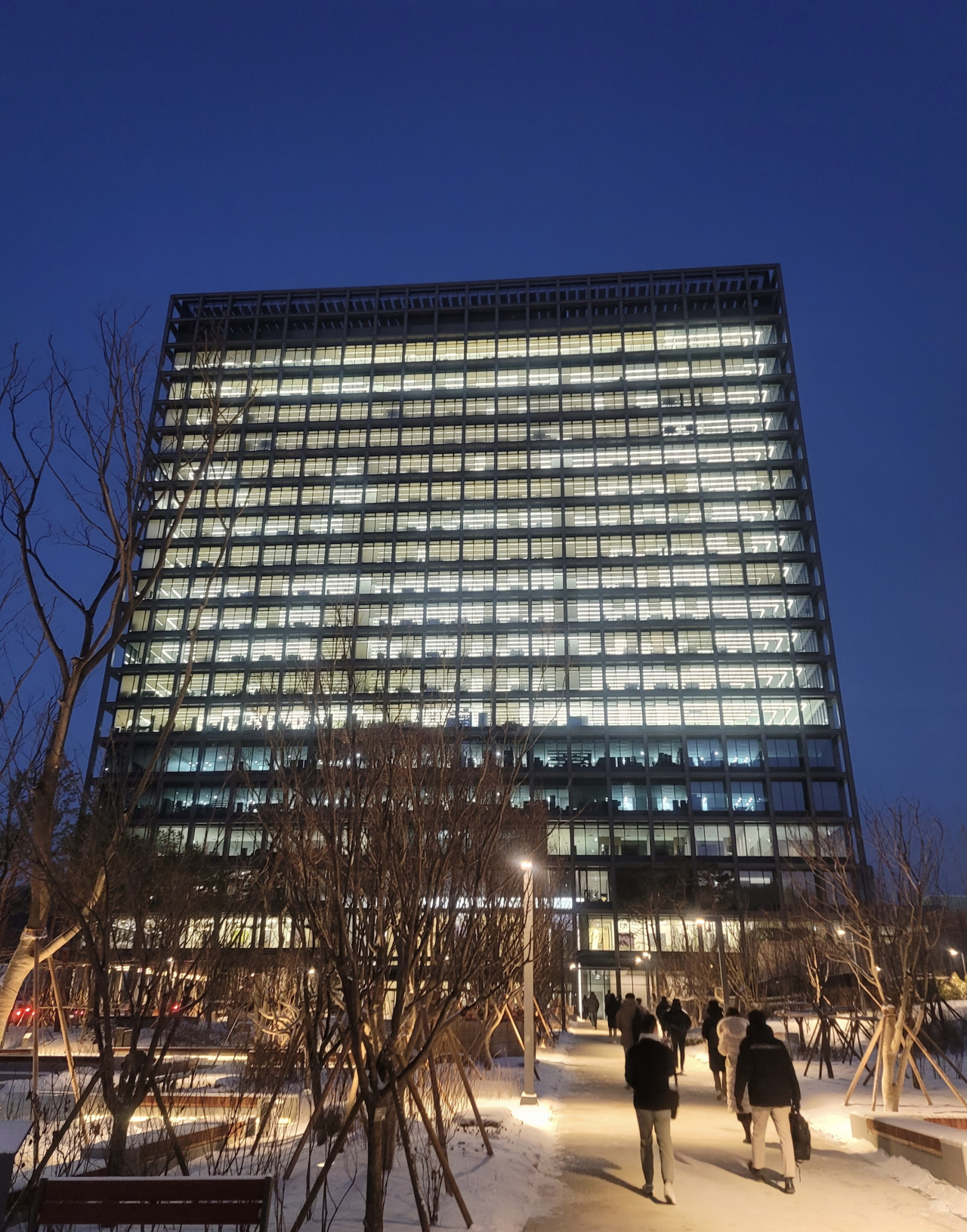 경기 성남시 분당구 정자동에 있는 현대중공업그룹 글로벌연구개발센터(GRC)로 직원들이 출근하고 있다. [김은희 기자]