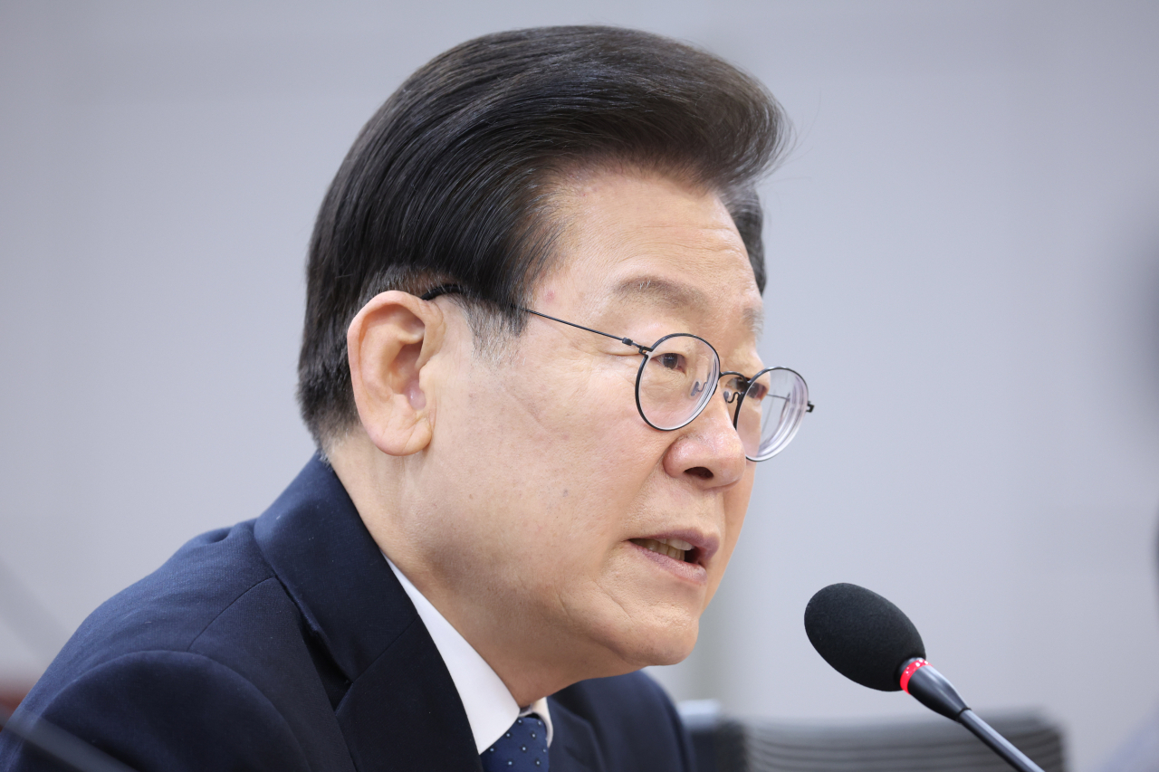 더불어민주당 이재명 대표가 지난 16일 오전 국회 의원회관에서 열린 토론회에서 인사말을 하고 있다. [연합]