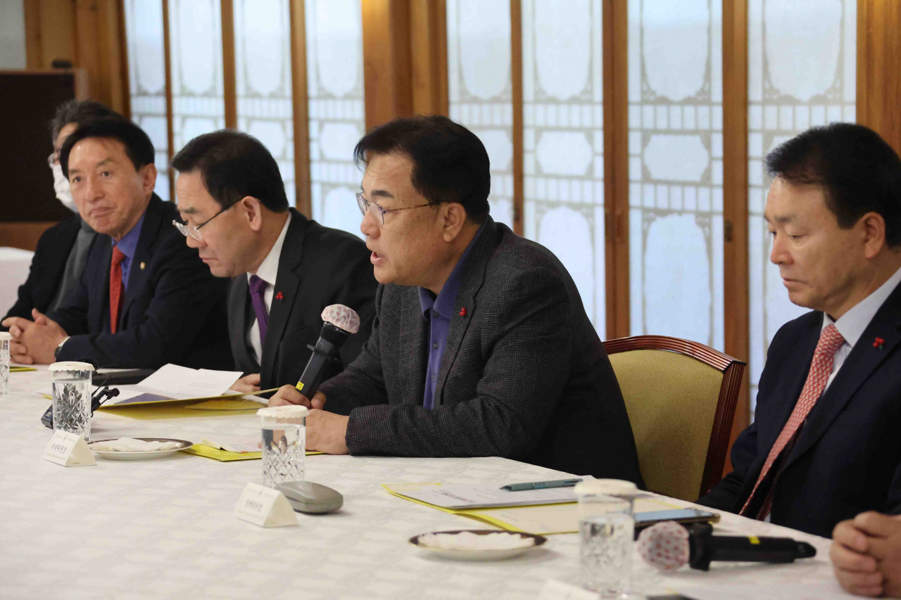 18일 오후 서울 종로구 삼청동 총리공관에서 열린 제6차 고위당정협의회에서 정진석 국민의힘 비상대책위원장이 발언하고 있다. [연합]