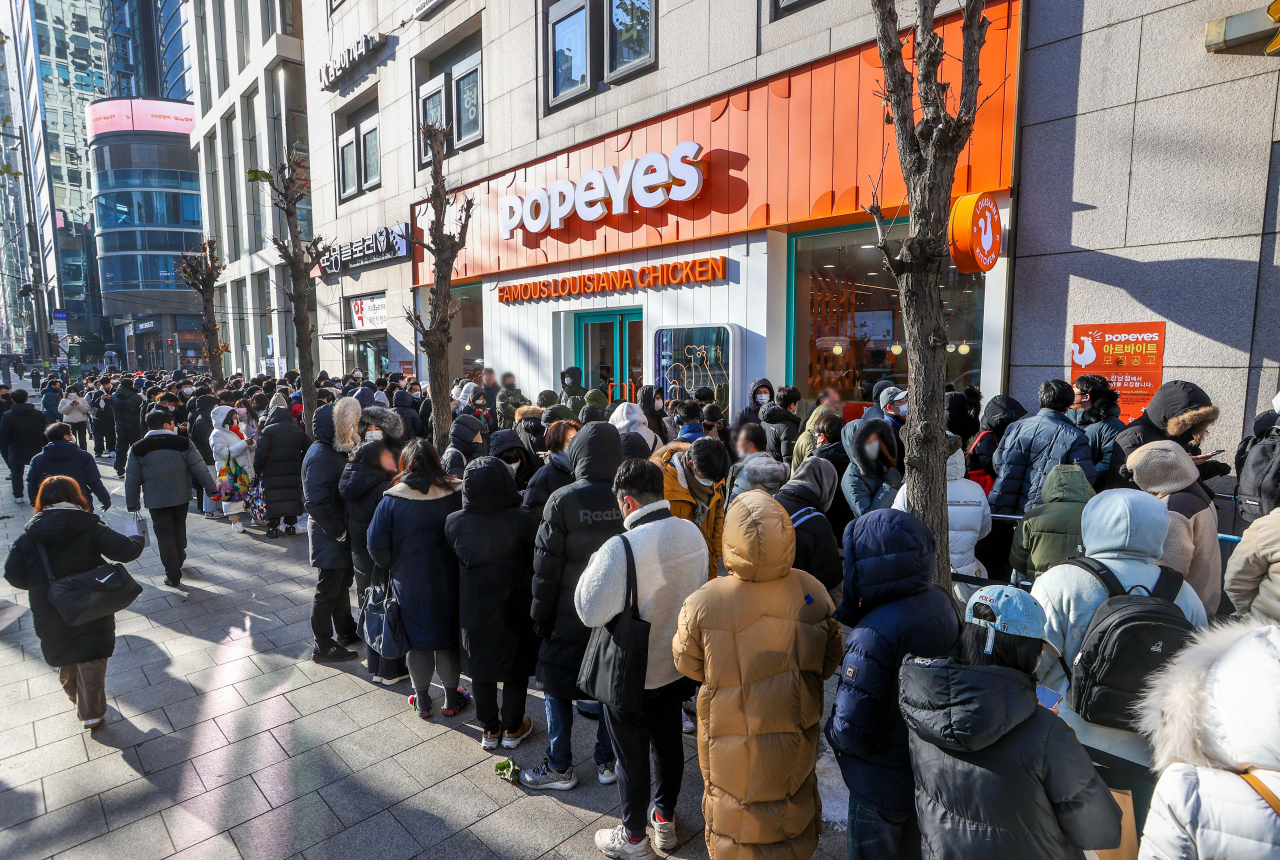 파파이스 16일 오픈 당일 고객들이 입점 대기줄을 선 모습. [파파이스 제공]