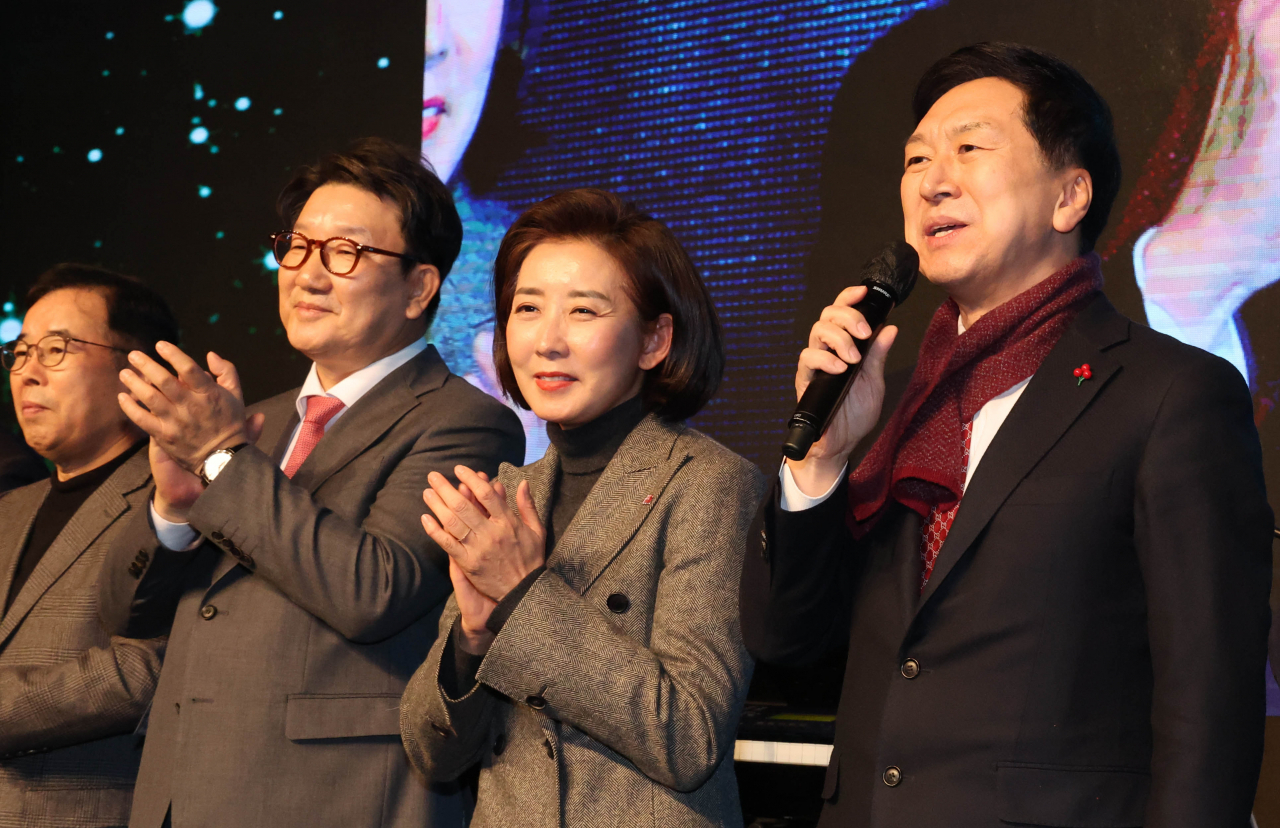 김기현(오른쪽부터) 의원과 나경원 전 의원, 권성동 의원 등 국민의힘 인사들이 지난 14일 서울 여의도 63빌딩에서 열린 국민의힘 '새로운미래를준비하는모임(새미준)' 전국발대식 및 자선음악회에 참석했다.[연합]
