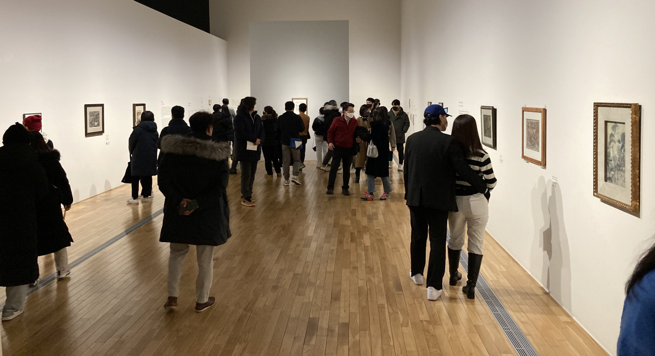 올해 가장 많은 관심을 받은 전시는 ‘이건희 컬렉션’이다. 광주를 시작으로 지방 순회전시도 시작했다. 사진은 개관시간부터 관람객이 몰린 ‘MMCA이건희컬렉션 특별전: 이중섭’ [국립현대미술관 제공]
