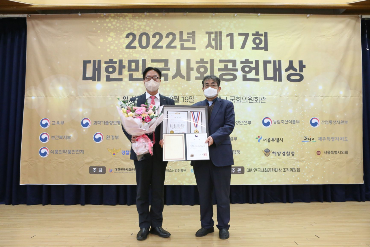 왼쪽부터 이명호 한국예탁결제원 사장, 김남석 전 행정안전부 차관[예탁원 제공]