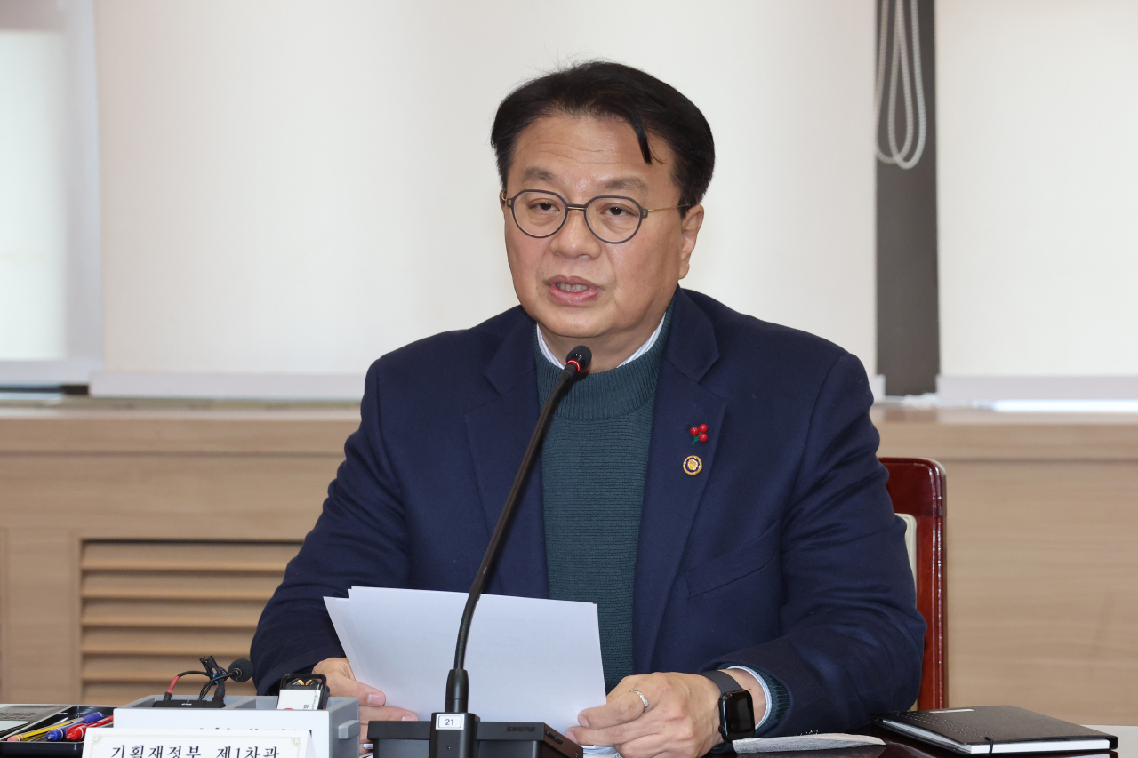 방기선 기획재정부 1차관이 20일 정부서울청사에서 16개 시도 부지사와 부시장이 참석해 열린 '2022년 시도경제협의회'를 주재하고 있다. [연합]