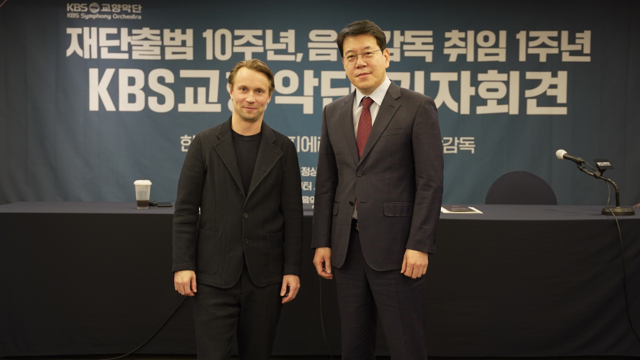피에타리 잉키넨 KBS교향악단 음악감독과 한창록 KBS교향악단 사장 [KBS교향악단 제공]