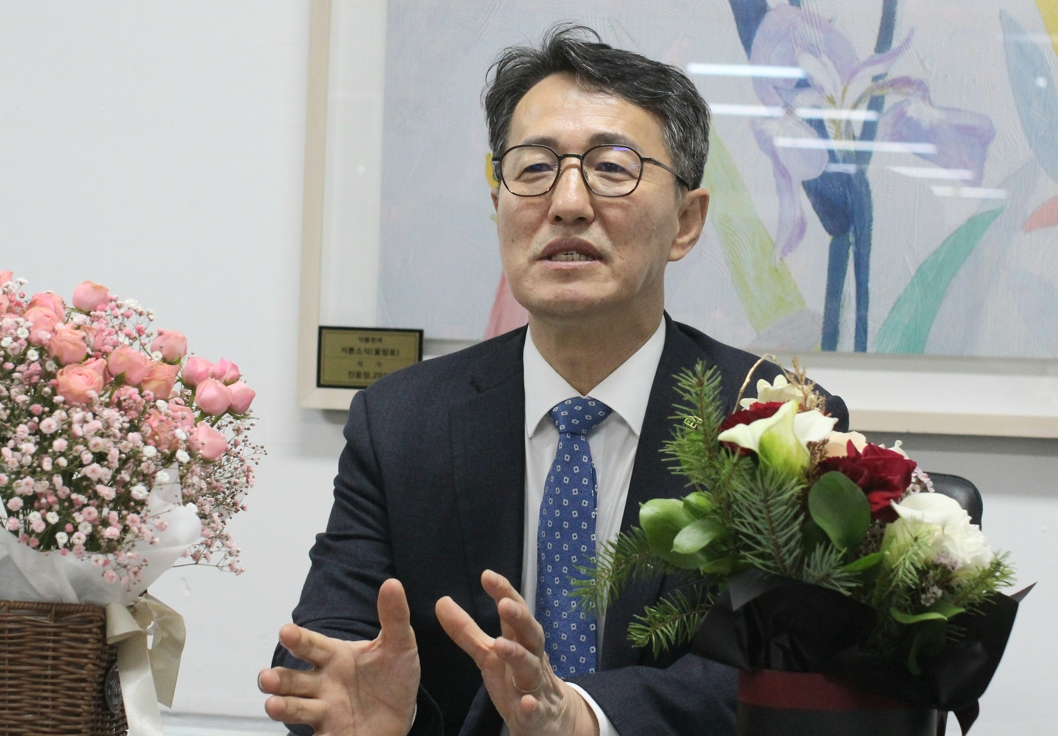 위기에 처한 화훼산업의 어려움을 극복하기 위해 총력 지원을 하고 있다는 김형목 aT 유통이사. 그는 “코로나 이후 위축됐던 화훼시장이 조금씩 회복될 기미를 보이고 있다”며 긍정적인 시그널이 다가왔다고 말한다.
