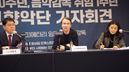 피에타리 잉키넨 음악감독은 “어떤 객원 지휘자가 오더라도 흔들리지 않는 우리만의 스타일과 목소리를 명확히 하며 지속적인 진전을 이루는 것이 목표”라고 말했다. [KBS교향악단 제공]