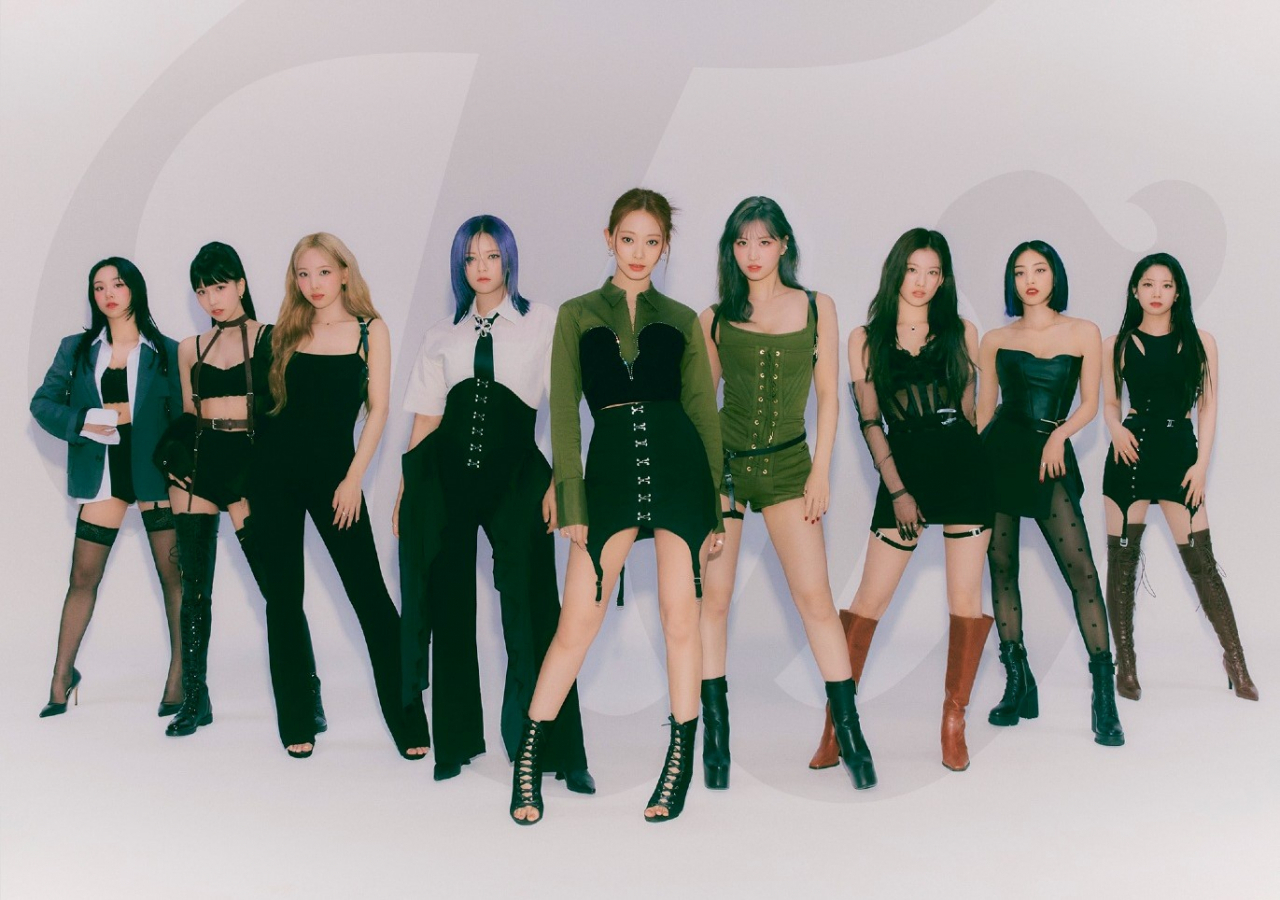 Group concept picture of Twice's 11th EP "Between 1&2" (JYP Entertainment)