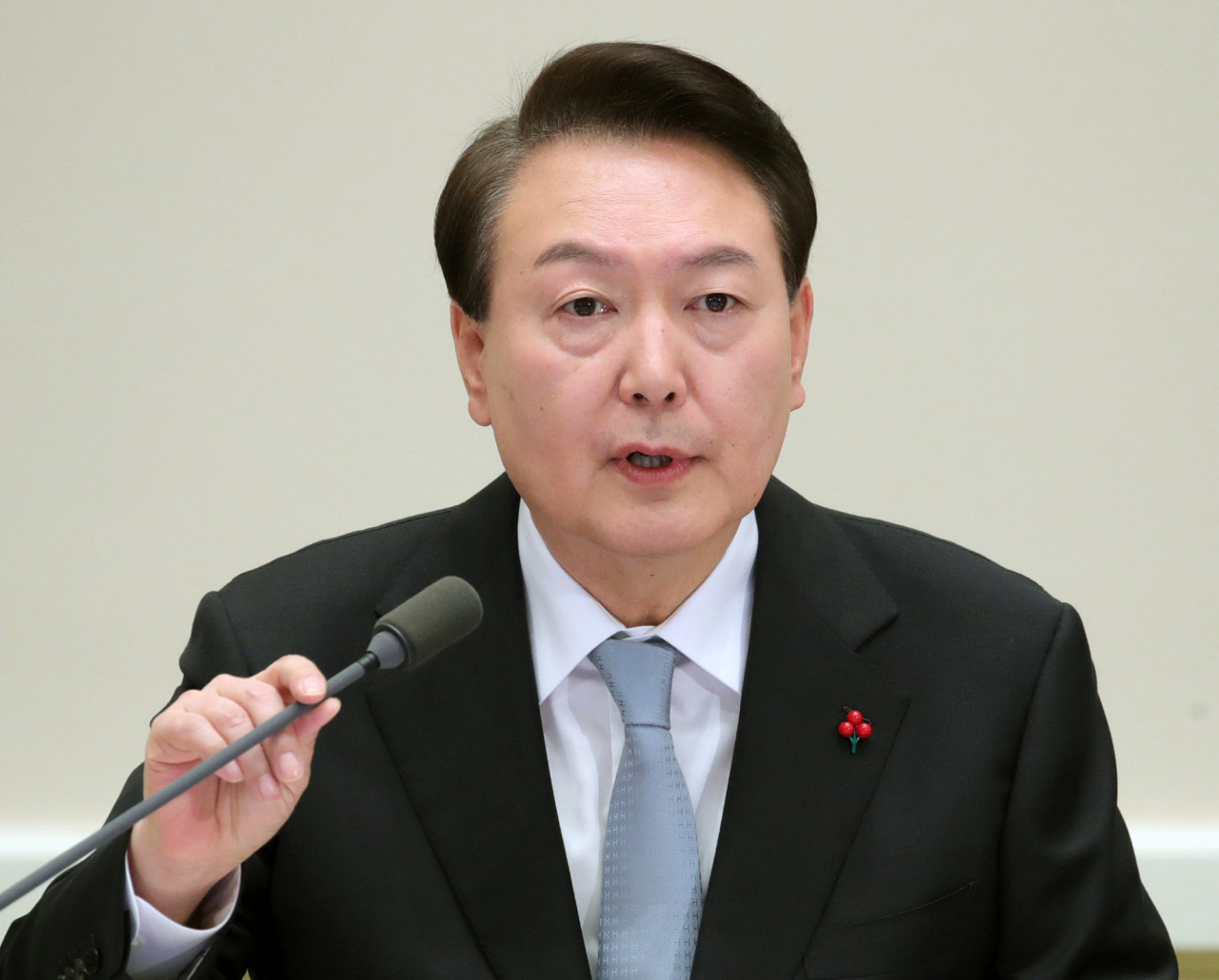 윤석열 대통령이 21일 청와대 영빈관에서 열린 제12차 비상경제민생회의 겸 제1차 국민경제자문회의에서 발언하고 있다. [연합]