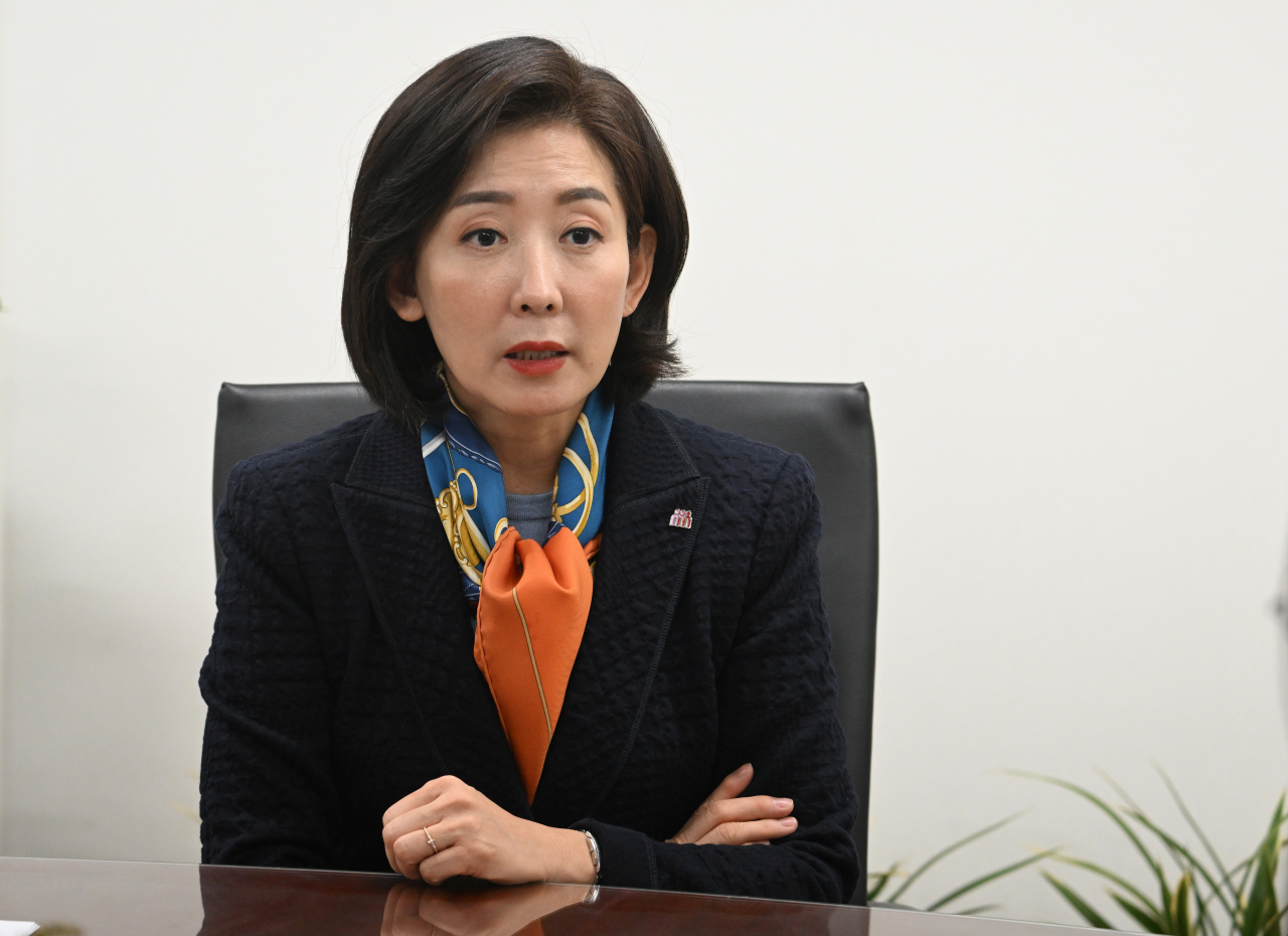 나경원 저출산고령사회위원회 부위원장이 13일 서울 종로구 정부서울청사 내 집무실에서 코리아헤럴드와 인터뷰를 하고 있다. 임세준 기자