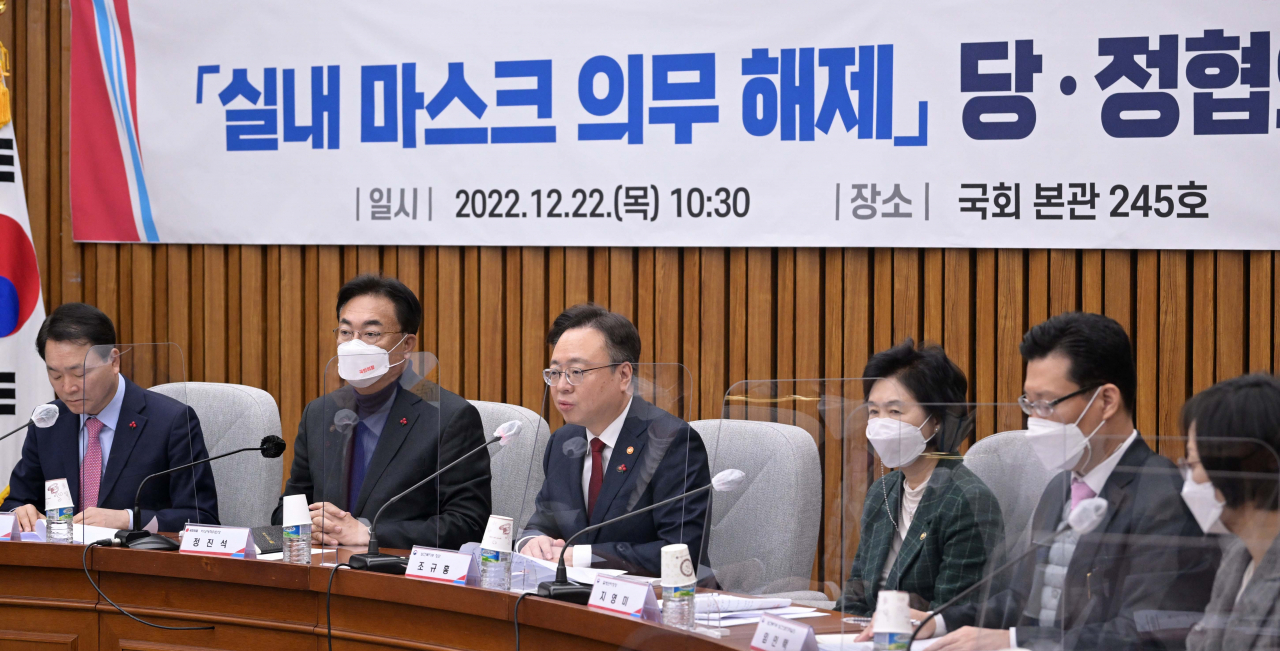 조규홍 보건복지부 장관이 22일 오전 서울 여의도 국회에서 실내 마스크 의무 해제 당정협의회에 참석해 발언하고 있다. 이상섭 기자