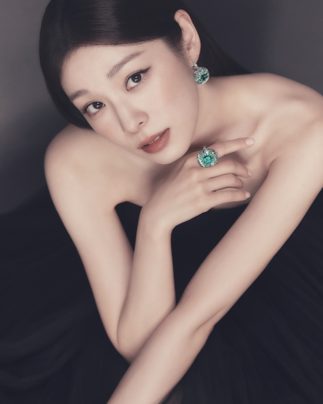 우리는 대스타 김연아를 패션계에 빼앗긴 걸까.