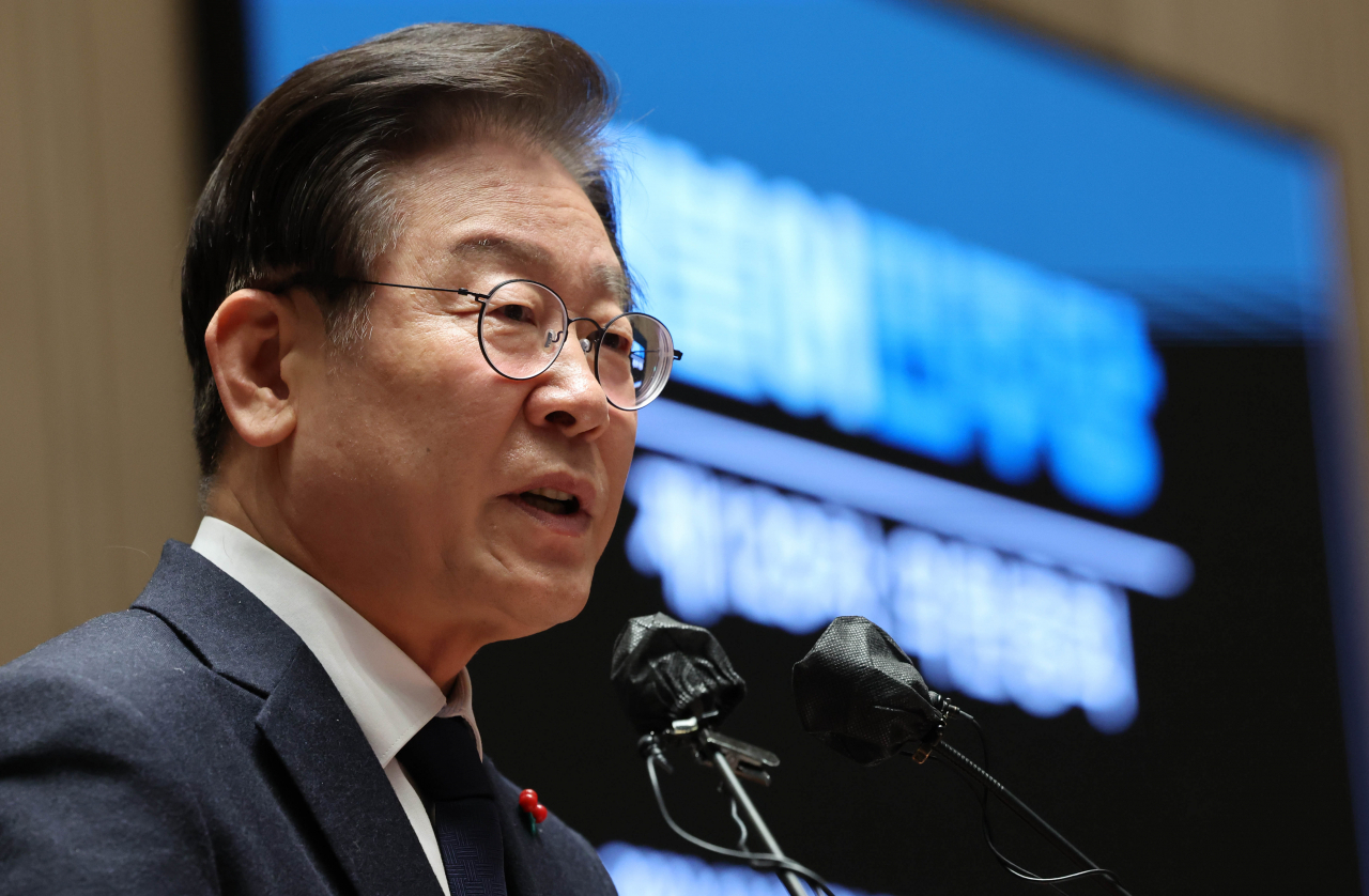 더불어민주당 이재명 대표가 23일 밤 국회에서 열린 의원총회에서 발언하고 있다. [연합]