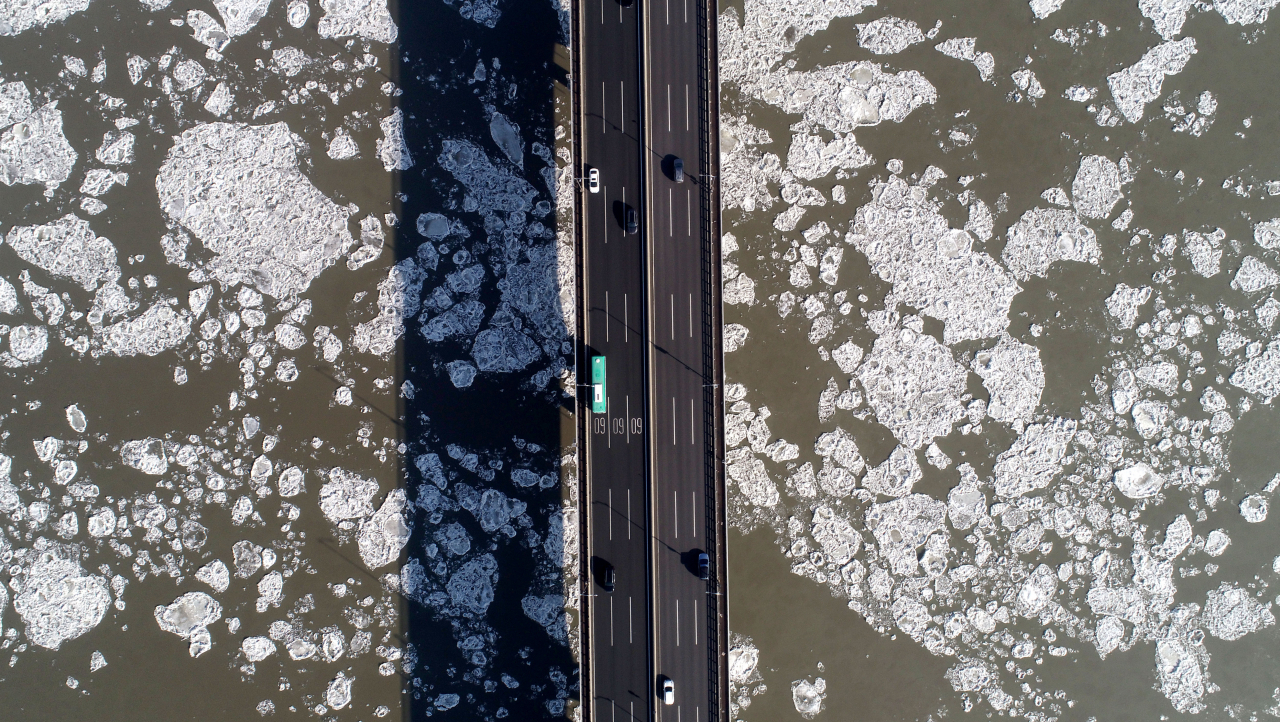 The Han River in Seoul is covered with ice on Sunday. (Korea Meteorological Administration)