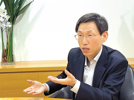 권경인 에릭슨엘지 최고기술책임자(CTO)가 헤럴드경제와의 인터뷰에서 넷제로 전략에 대해 설명하고 있다. [에릭슨엘지 제공]