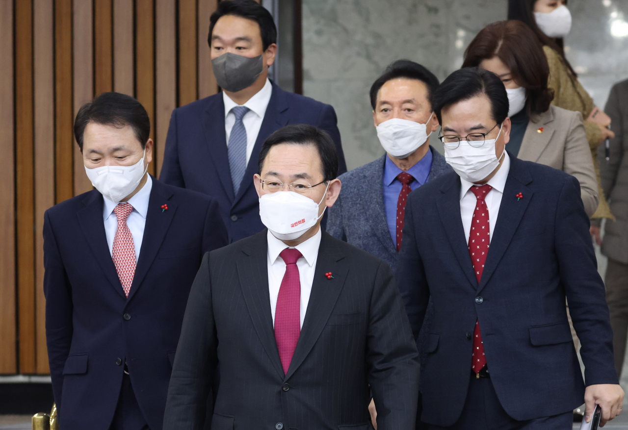 주호영 국민의힘 원내대표가 27일 오전 국회에서 열린 원내대책회의에 참석하고 있다. [연합]