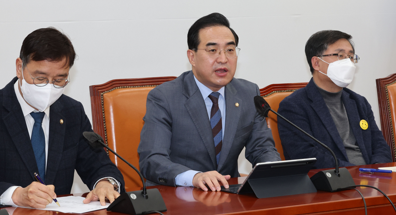 박홍근 더불어민주당 원내대표가 27일 오전 서울 여의도 국회에서 열린 원내대책회의에서 발언하고 있다. [연합]