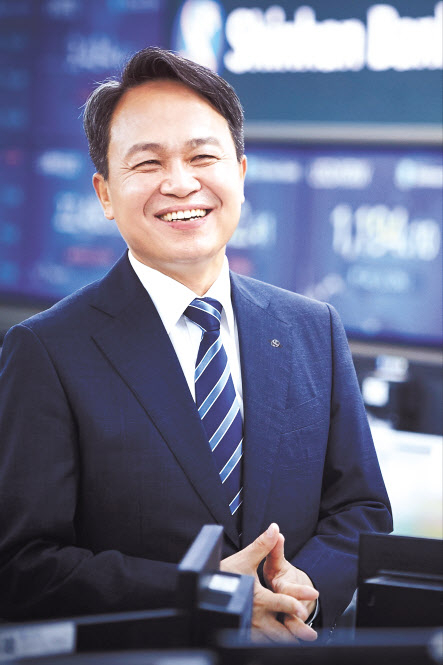진옥동 신한금융 회장 내정자.