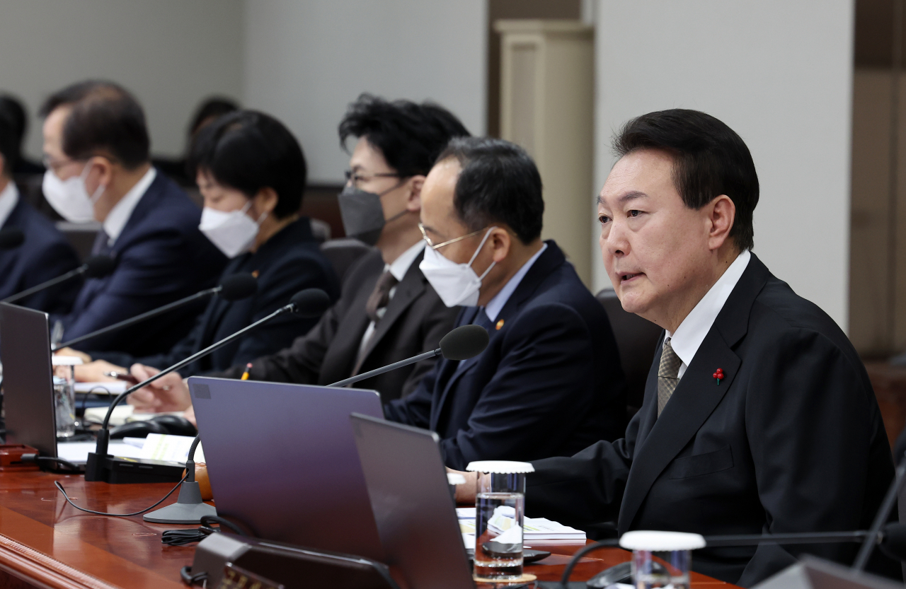 윤석열 대통령이 지난 27일 서울 용산 대통령실 청사에서 열린 국무회의에서 발언하고 있다. [연합]