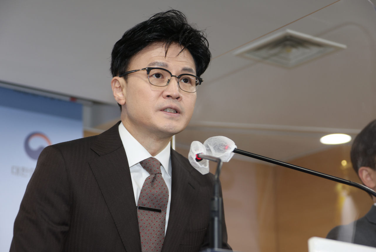 한동훈 법무부 장관이 지난 27일 정부서울청사 브리핑실에서 국무회의에서 최종 확정된 신년 특사 대상자를 발표하고 있다. [연합]