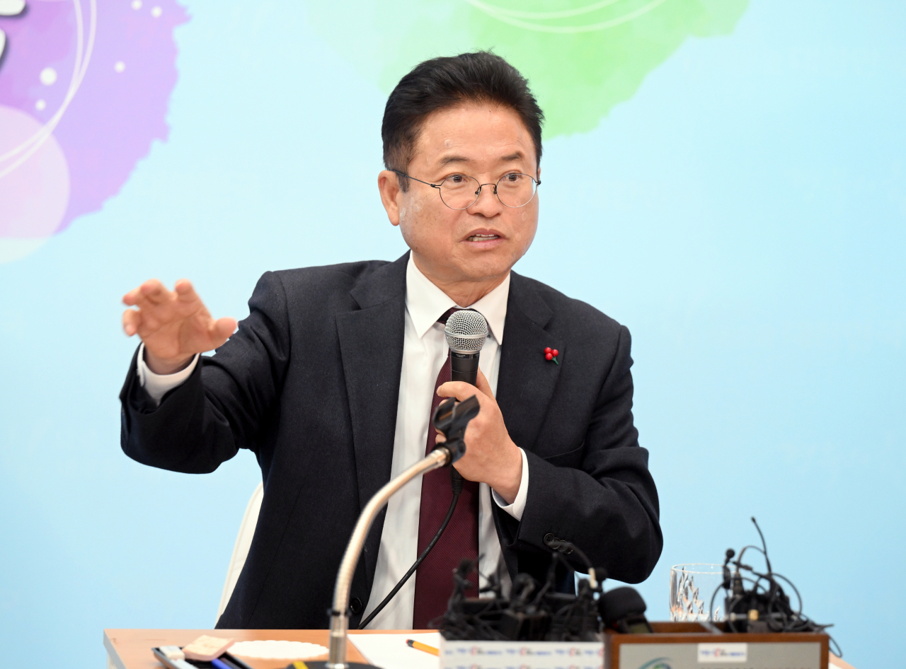 이철우 경북지사가 27일 도청에서 송년 기자간담회를 열고 있다.[경북도 제공]