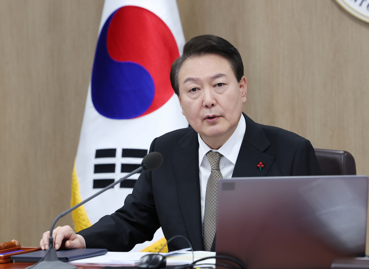 윤석열 대통령이 27일 서울 용산 대통령실 청사에서 열린 국무회의에서 발언하고 있다. [연합]