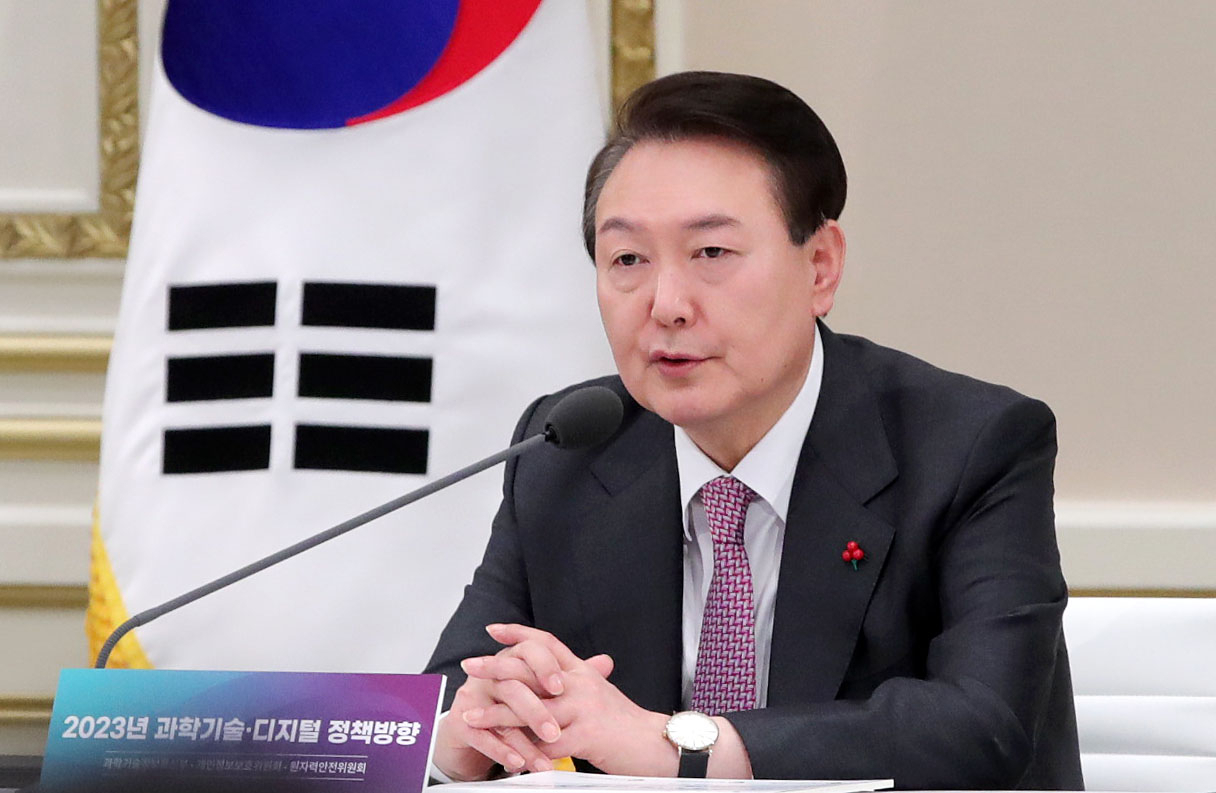 윤석열 대통령이 지난 28일 오전 청와대 영빈관에서 열린 2023년 과학기술정보통신부 ·개인정보보호위원회·원자력안전위원회 업무보고에서 발언하고 있다. [연합]