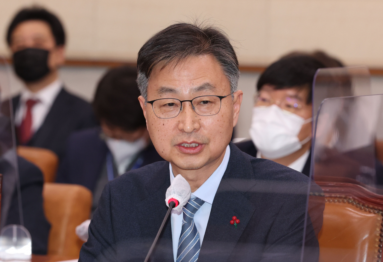 최재해 감사원장이 지난달 27일 오후 서울 여의도 국회에서 열린 법제사법위원회 전체회의에서 의원 질의에 답변하고 있다. [연합]