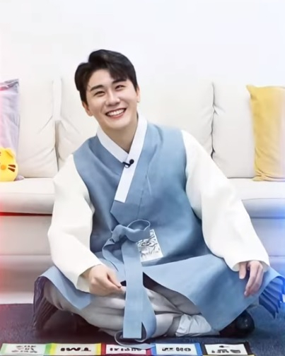 한복입은 영탁 [작년 설 숏폼 캡쳐]