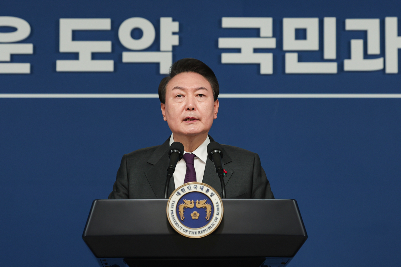 윤석열 대통령이 계묘년(癸卯年) 새해 첫날인 1일 서울 용산 대통령실 청사에서 신년사를 발표하고 있다. [연합]