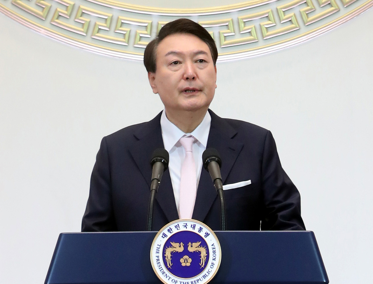 윤석열 대통령이 2일 청와대 영빈관에서 열린 ‘2023년 신년인사회’에서 신년인사를 하고 있다. [연합]