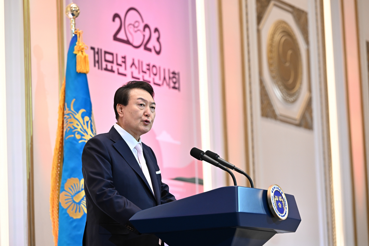 윤석열 대통령이 2일 청와대 영빈관에서 열린 '2023년 신년인사회'에서 발언하고 있다. [연합]