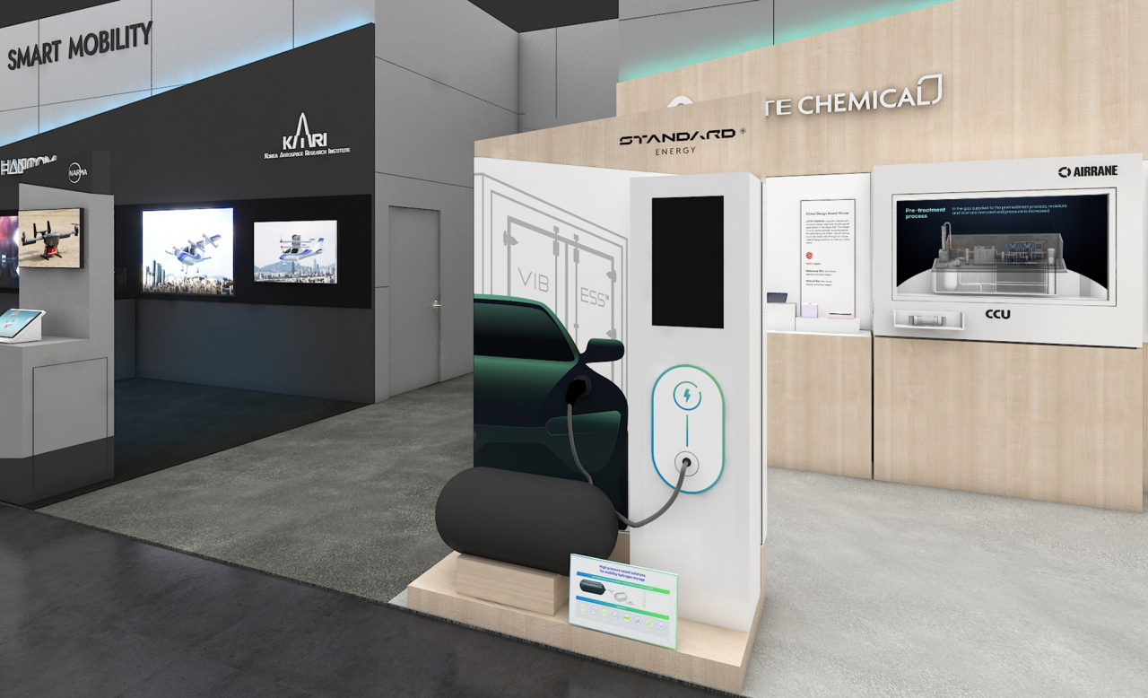 CES 2023 서울관 내 롯데케미칼 전시 제품들의 모습. [롯데케미칼 제공]