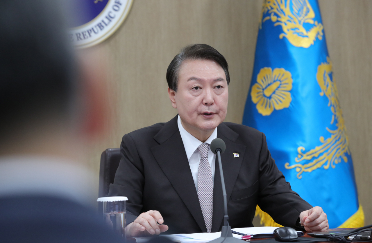 윤석열 대통령이 3일 서울 용산 대통령실 청사에서 열린 올해 첫 국무회의에서 발언하고 있다. [연합]