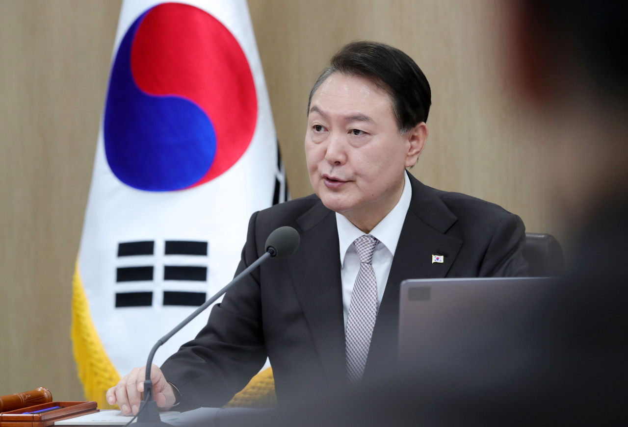 윤석열 대통령이 3일 서울 용산 대통령실 청사에서 열린 올해 첫 국무회의에서 발언하고 있다. [연합]