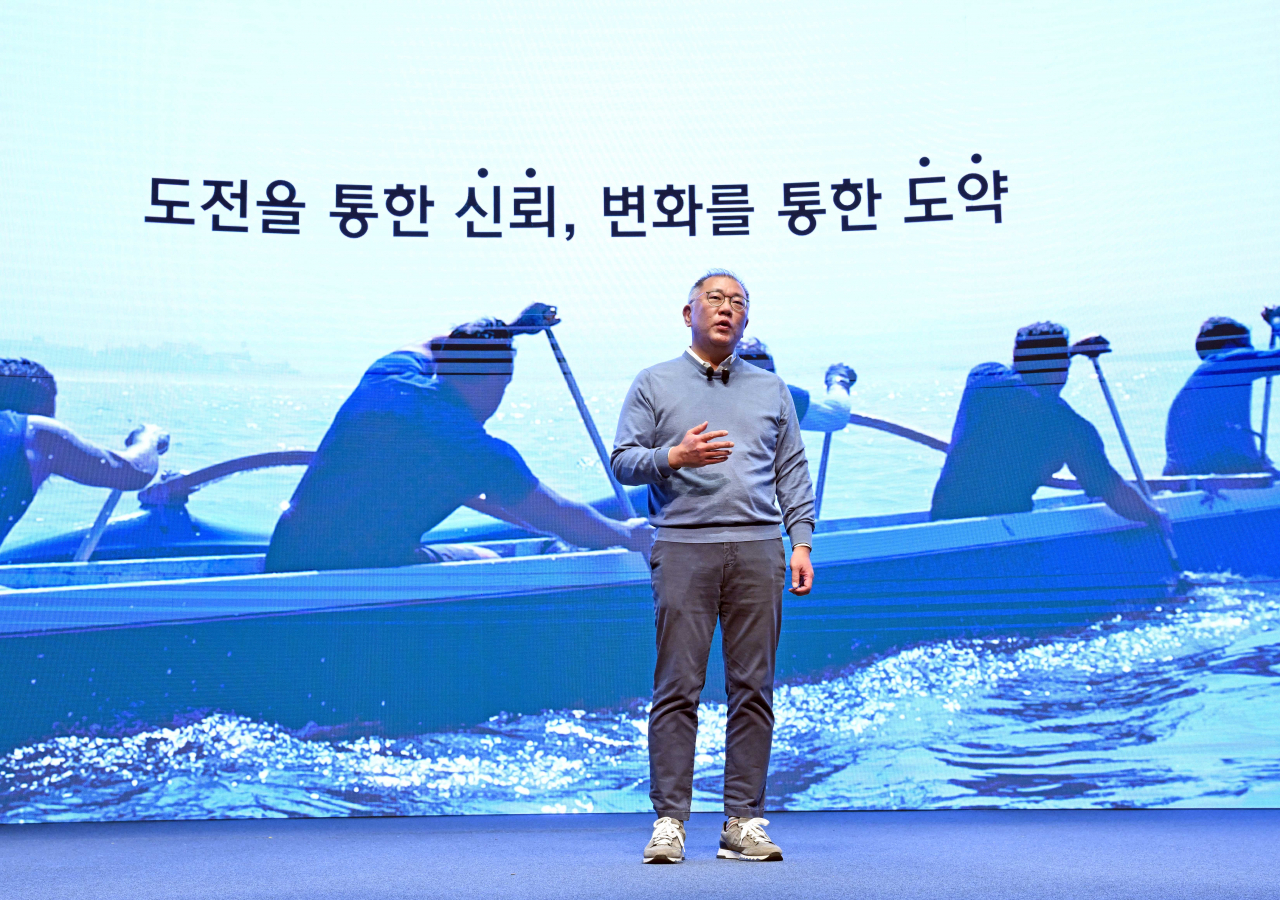 정의선 현대차그룹 회장은 새해 메시지에서 “2023년을 ‘도전을 통한 신뢰와 변화를 통한 도약’의 한 해로 삼아 어려운 환경을 극복하고 보다 나은 미래를 향해 함께 나아가려 한다”고 밝혔다. [현대차그룹 제공]