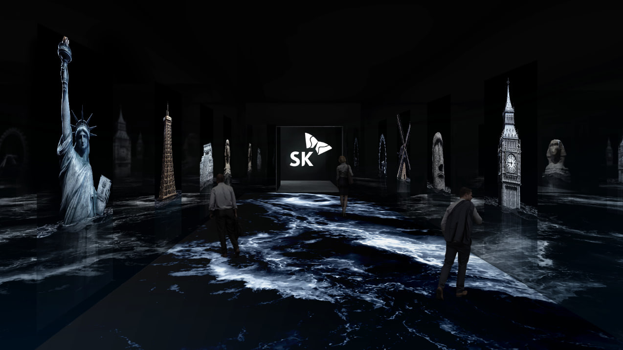 SK그룹이 5일(현지시간) 미국 라스베이거스에서 개막하는 최대 가전-IT 박람회인 ‘CES 2023’의 SK그룹관에서 인류가 기후 위기에 맞서 제대로 ‘행동’을 하지 않았을 때 해수면 상승 등으로 마주칠 암울한 미래상을 첨단 미디어 아트 영상으로 실감나게 보여주고 있다. [SK그룹 제공]