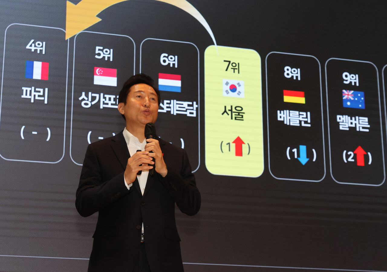 오세훈 서울시장이 4일 오전 서울시청 다목적홀에서 열린 서울시 2023년도 신년 직원정례조례에서 강연을 하고 있다. [연합]
