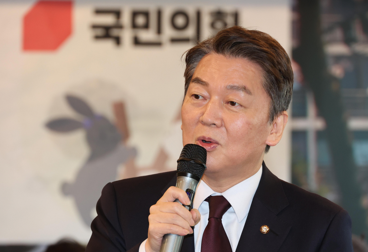 안철수 국민의힘 의원이 3일 경기도 하남시 한 음식점에서 열린 하남시 당협 당원 강연에서 인사말을 하고 있다. [연합]