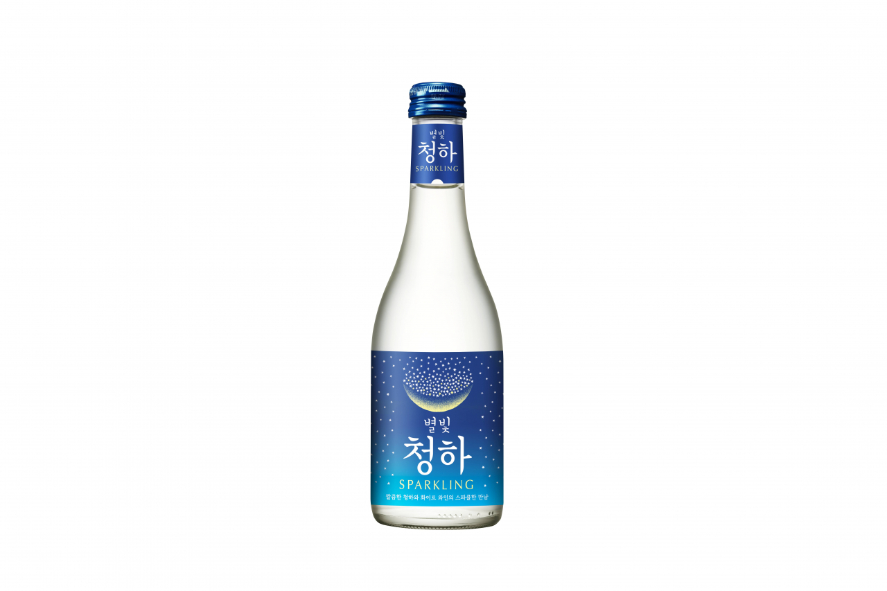 롯데칠성음료 ‘별빛청하’가 출시 8개월여만에 누적 판매량 1000만병을 넘어섰다.[롯데칠성음료 제공]