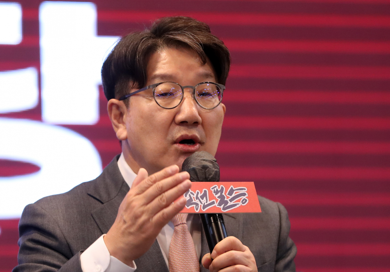 4일 강원 춘천시 스카이컨벤션에서 열린 2023년 국민의힘 강원도당 신년 인사회에서 권성동 의원이 인사말을 하고 있다. [연합]