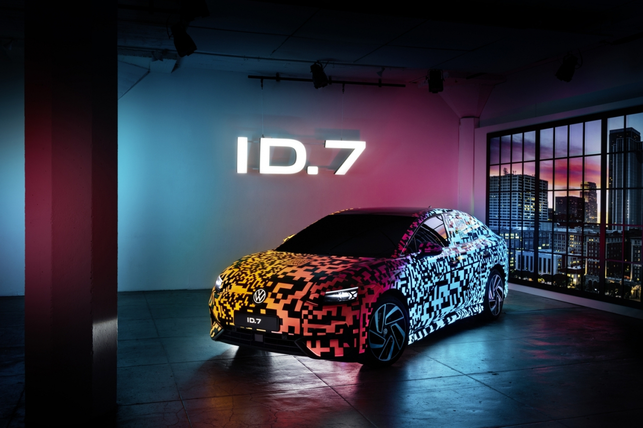 폭스바겐이 CES 2023에서 공개한 순수 전기 세단 폭스바겐 ID.7 위장막 모델. [폭스바겐 제공]