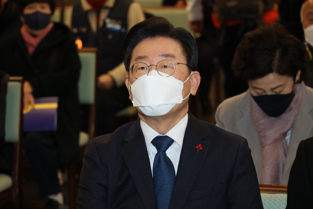 이재명 더불어민주당 대표가 5일 오전 서울 중구 구세군 중앙회관에서 열린 2023 시민사회단체 신년하례회에 참석하고 있다. [연합]