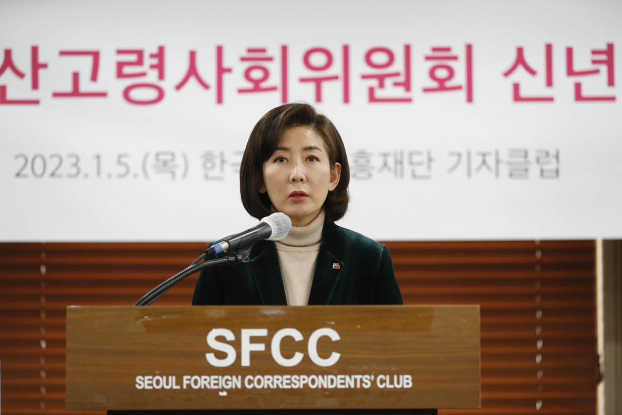 나경원 저출산고령사회위원회 부위원장은 5일 서울 중구 프레스센터에서 열린 신년 기자간담회에서 향후 위원회 운영 방향에 대해 설명하고 있다.[저출산고령사회위원회 제공]