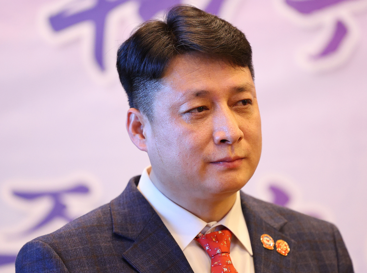 중국이 해외에서 운영하는 비밀경찰서의 국내 거점으로 지목된 서울의 한 중식당에서 왕하이쥔 대표가 '비밀경찰서 진상규명 설명회'를 하고 있다. [연합]
