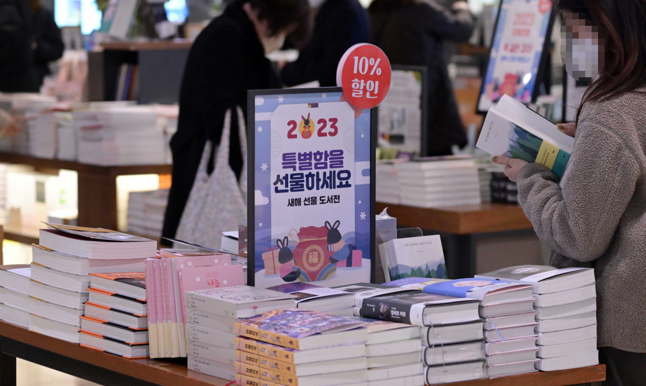 [북적book적]힘겨운 일상에 소설로 힐링…올해도 ‘소설 천하’ 계속된다